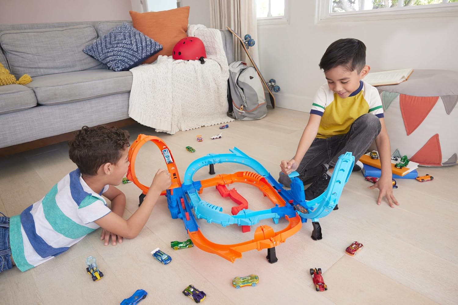 Hot Wheels Ultra Hots Rapid Competition Start Track Set avec 2 voitures